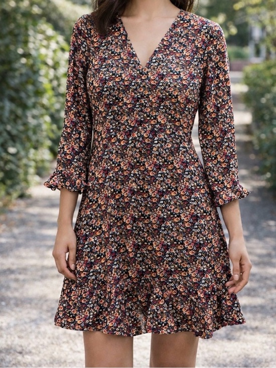 Topshop Dresses & Skirts - Topshop Size 6 V-Neck Ruffled Hem Flutter Sleeve Floral Dress